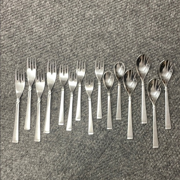 Rogers Stainless Steel Flatware Forks Spoons 15 pieces - Picture 1 of 7